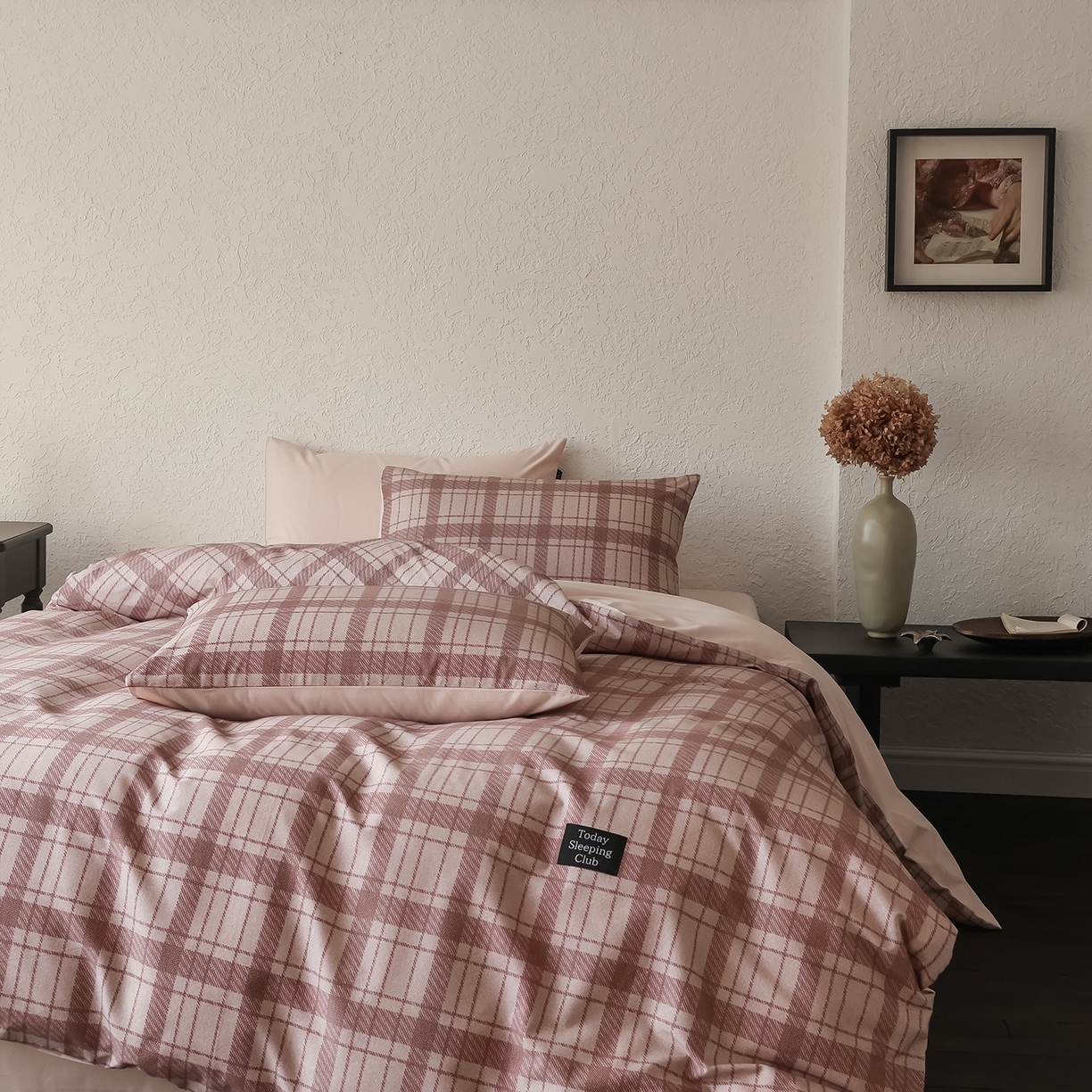 91家纺网 家纺一手货源 找家纺 三味舒屋 2025新款50支全棉磨毛印花四件套-格纹俱乐部 粉棕格俱乐部