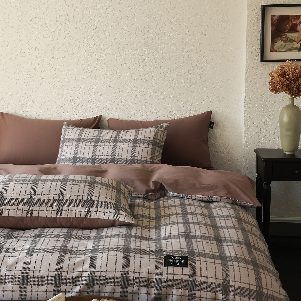 91家纺网 家纺一手货源 找家纺 三味舒屋 2025新款50支全棉磨毛印花四件套-格纹俱乐部 米黑格俱乐部