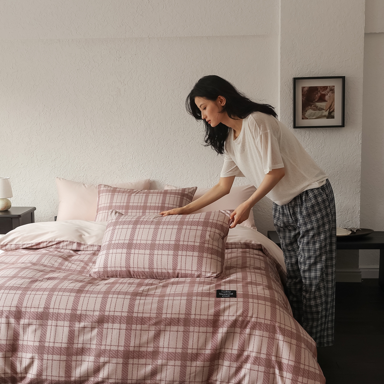 91家纺网 家纺一手货源 找家纺 三味舒屋 2025新款50支全棉磨毛印花四件套-格纹俱乐部 粉棕格俱乐部