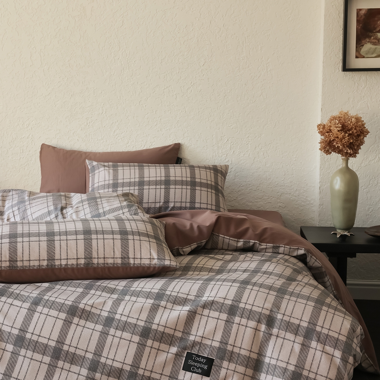 91家纺网 家纺一手货源 找家纺 三味舒屋 2025新款50支全棉磨毛印花四件套-格纹俱乐部 米黑格俱乐部