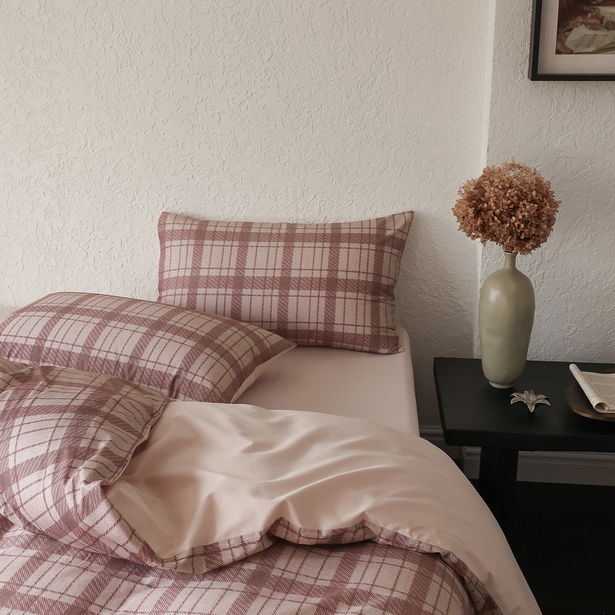 91家纺网 家纺一手货源 找家纺 三味舒屋 2025新款50支全棉磨毛印花四件套-格纹俱乐部 粉棕格俱乐部