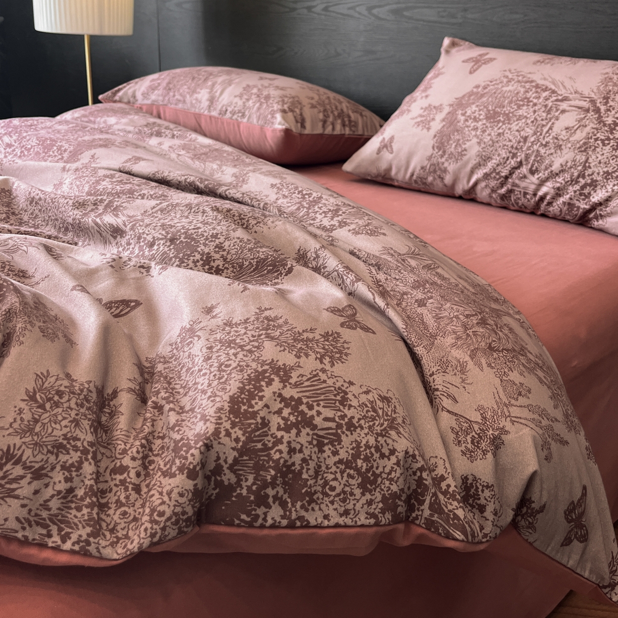 91家纺网 家纺一手货源 找家纺 典曼家纺 2025新品法式复古全棉A类磨毛四件套 春烟-红