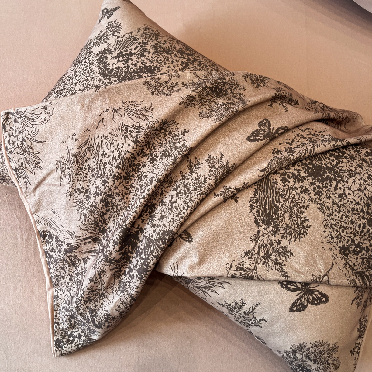 91家纺网 家纺一手货源 找家纺 典曼家纺 2025新品法式复古全棉A类磨毛四件套 春烟-咖