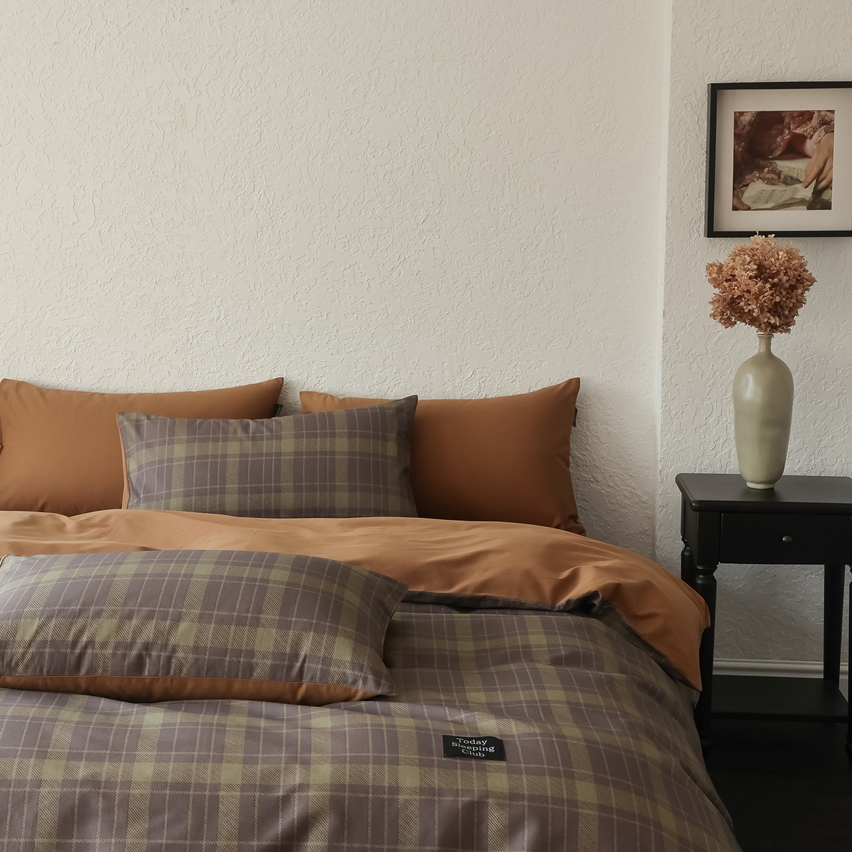 91家纺网 家纺一手货源 找家纺 三味舒屋 2025新款50支全棉磨毛印花四件套-格纹俱乐部 咖绿格俱乐部