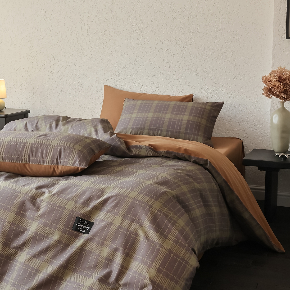 91家纺网 家纺一手货源 找家纺 三味舒屋 2025新款50支全棉磨毛印花四件套-格纹俱乐部 咖绿格俱乐部