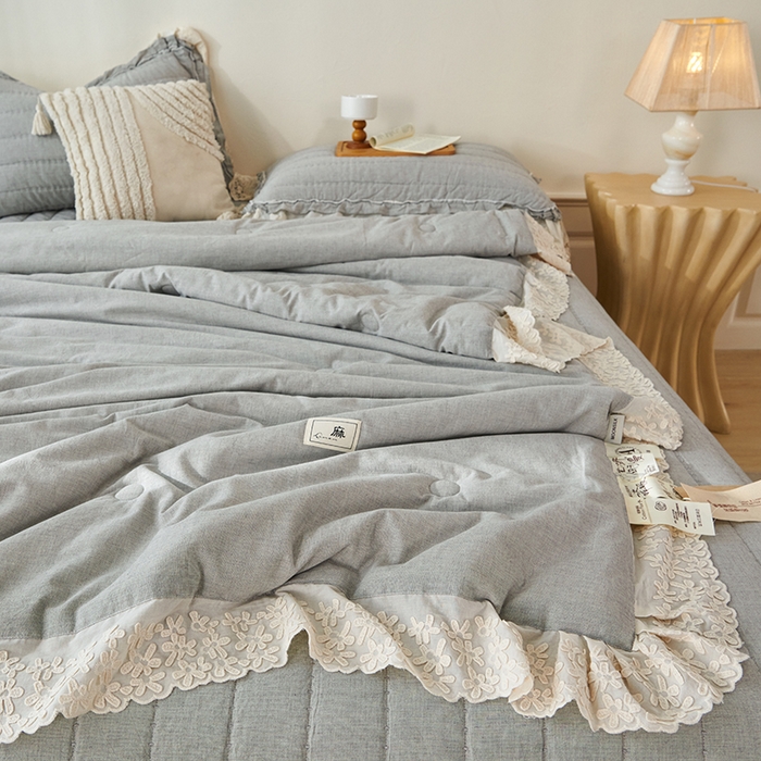 91家纺网 家纺一手货源 找家纺 桂雅居 2025新款舒适麻棉麻蕾丝花边单床盖床盖单件 烟墨灰