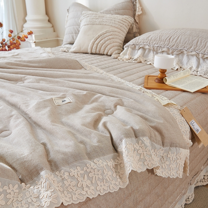 91家纺网 家纺一手货源 找家纺 桂雅居 2025新款舒适麻棉麻蕾丝花边单床盖床盖单件 栗壳色