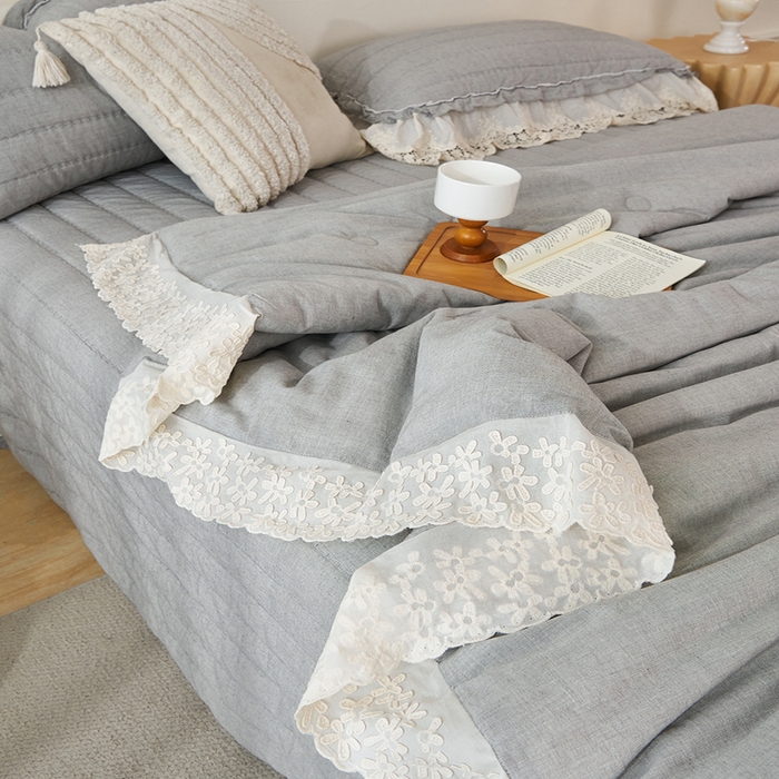 91家纺网 家纺一手货源 找家纺 桂雅居 2025新款舒适麻棉麻蕾丝花边单床盖床盖单件 烟墨灰