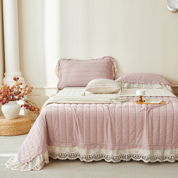 91家纺网 家纺一手货源 找家纺 桂雅居 2025新款舒适麻棉麻蕾丝花边单床盖床盖单件 海棠红