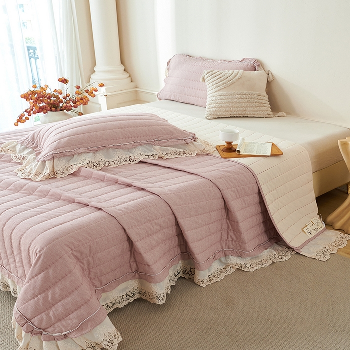 91家纺网 家纺一手货源 找家纺 桂雅居 2025新款舒适麻棉麻蕾丝花边单床盖床盖单件 海棠红