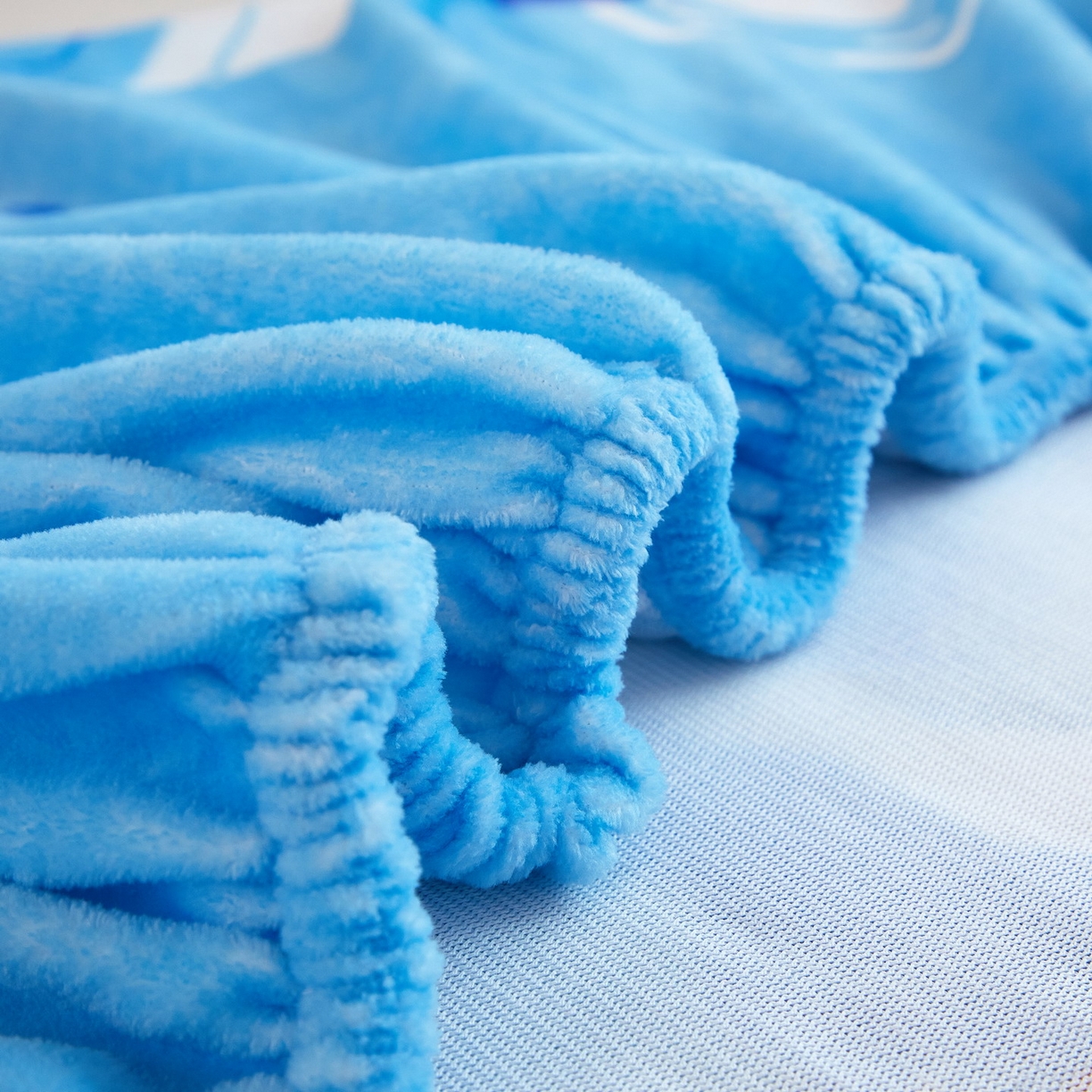 91家纺网 家纺一手货源 找家纺 （总）蘭菲家纺 2025新款高克重亲肤保暖牛奶绒单品床笠-变形金刚