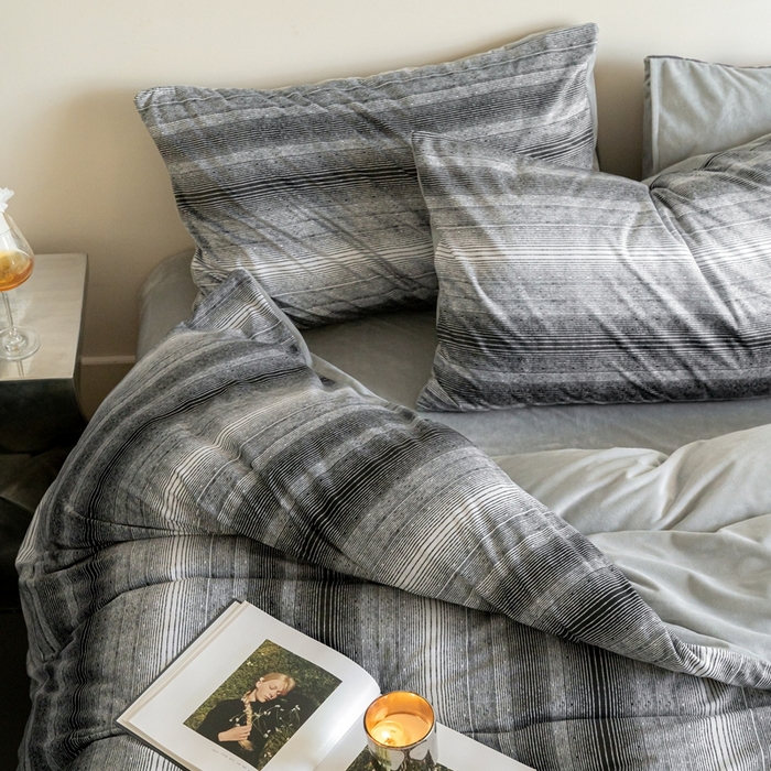 91家纺网 家纺一手货源 找家纺 ONE TWO ONE 121 2025新款轻奢新法式德芙绒宝宝绒婴儿绒短毛绒牛奶绒四件套床单被套-漫步地球【会员-10】 平台控价券后不得低于 258  278 漫步地球-深灰