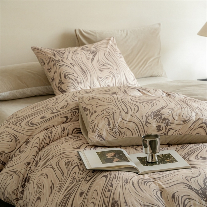 91家纺网 家纺一手货源 找家纺 ONE TWO ONE 121 2025新款轻奢新法式德芙绒宝宝绒婴儿绒短毛绒牛奶绒四件套床单被套-游里【会员-10】 平台控价券后不得低于 258  278 游里-咖