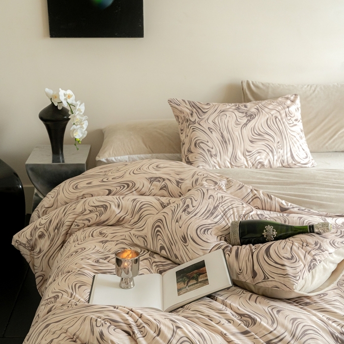 91家纺网 家纺一手货源 找家纺 ONE TWO ONE 121 2025新款轻奢新法式德芙绒宝宝绒婴儿绒短毛绒牛奶绒四件套床单被套-游里【会员-10】 平台控价券后不得低于 258  278 游里-咖