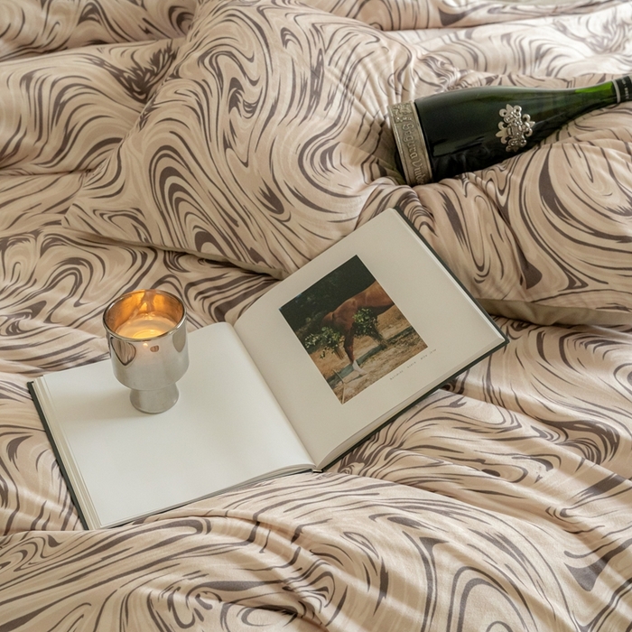 91家纺网 家纺一手货源 找家纺 ONE TWO ONE 121 2025新款轻奢新法式德芙绒宝宝绒婴儿绒短毛绒牛奶绒四件套床单被套-游里【会员-10】 平台控价券后不得低于 258  278 游里-咖