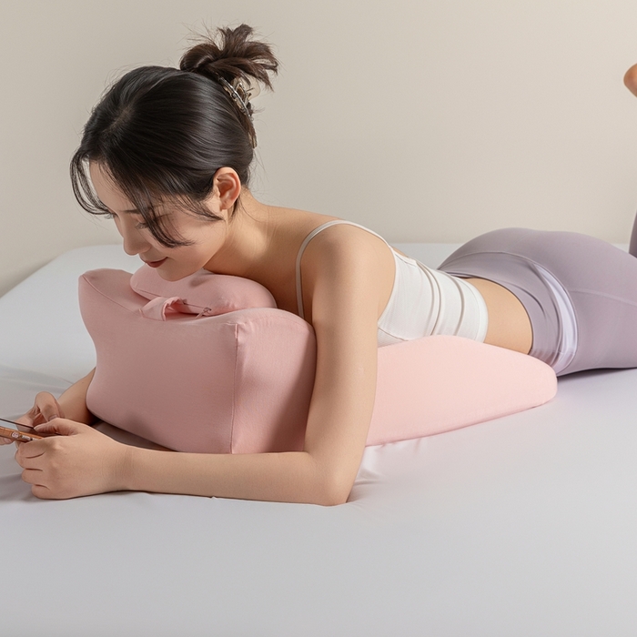 91家纺网 家纺一手货源 找家纺 腾超家纺 2025新款凉感丝人体工学趴睡枕枕头枕芯 粉色针织款