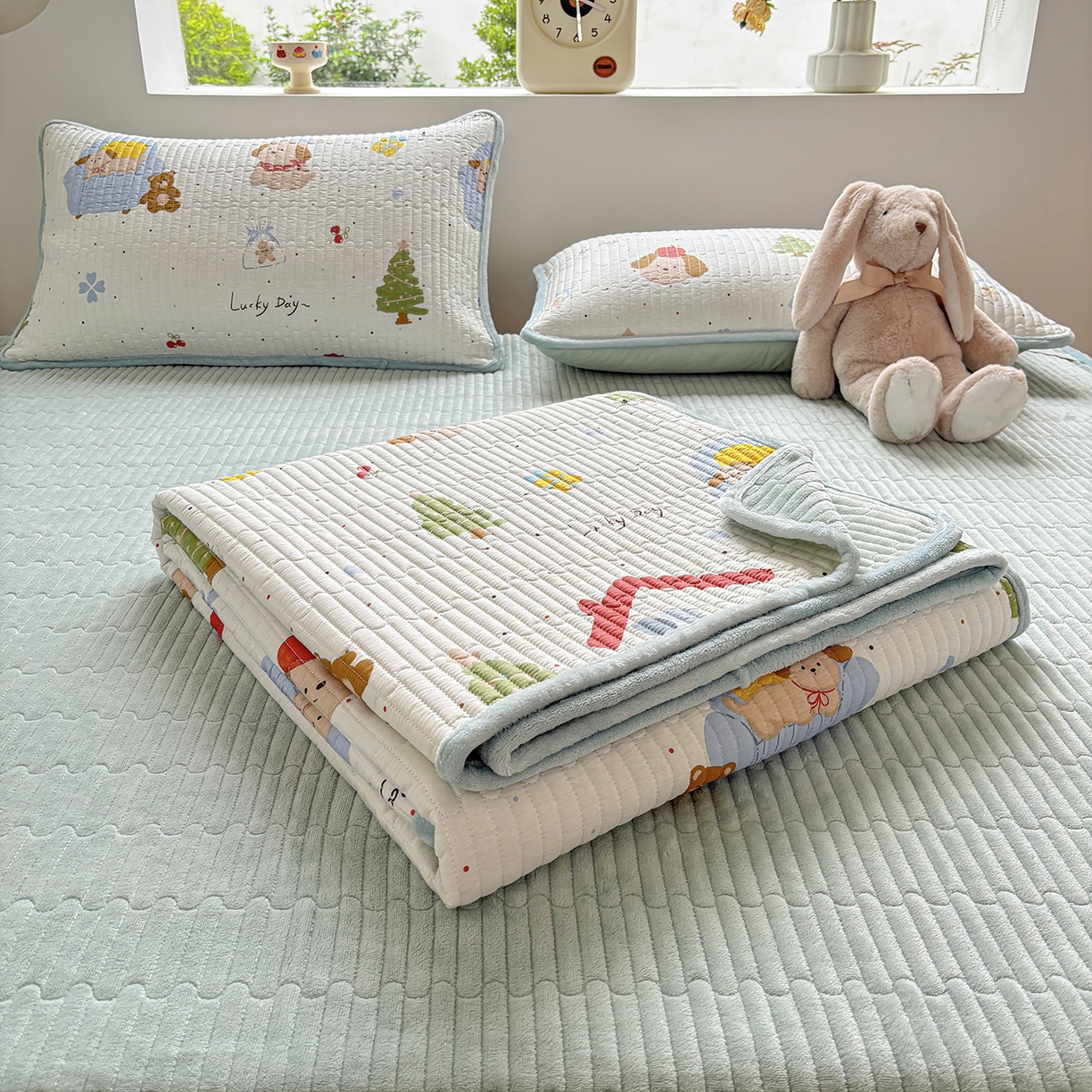 91家纺网 家纺一手货源 找家纺 （总）金艾草 2025新款一面绒一面棉榻榻米大炕盖单件棉加绒床盖三件套A版全棉印花B版加厚牛奶绒 （提供买家秀）