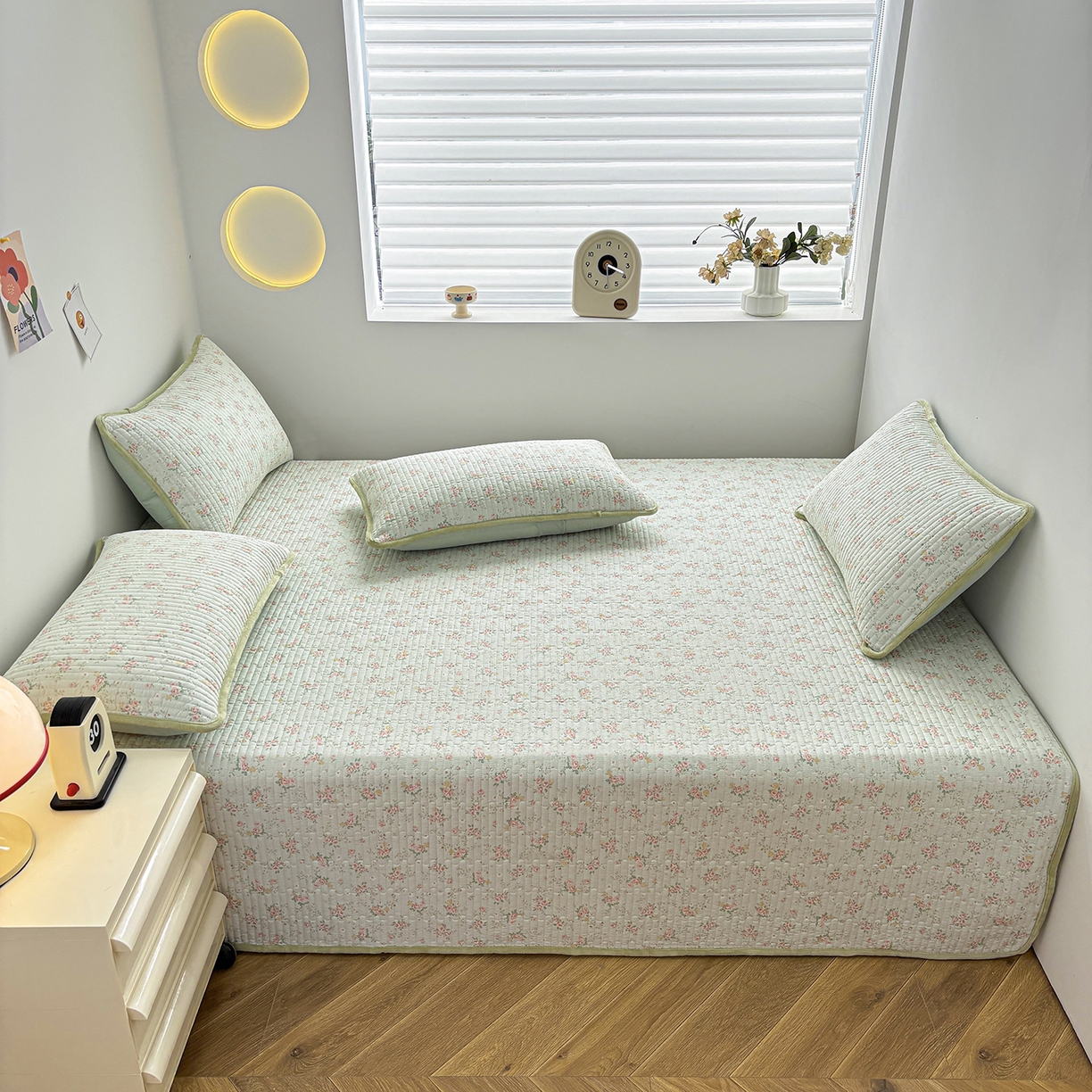 91家纺网 家纺一手货源 找家纺 （总）金艾草 2025新款一面绒一面棉榻榻米大炕盖单件棉加绒床盖三件套A版全棉印花B版加厚牛奶绒 （提供买家秀）