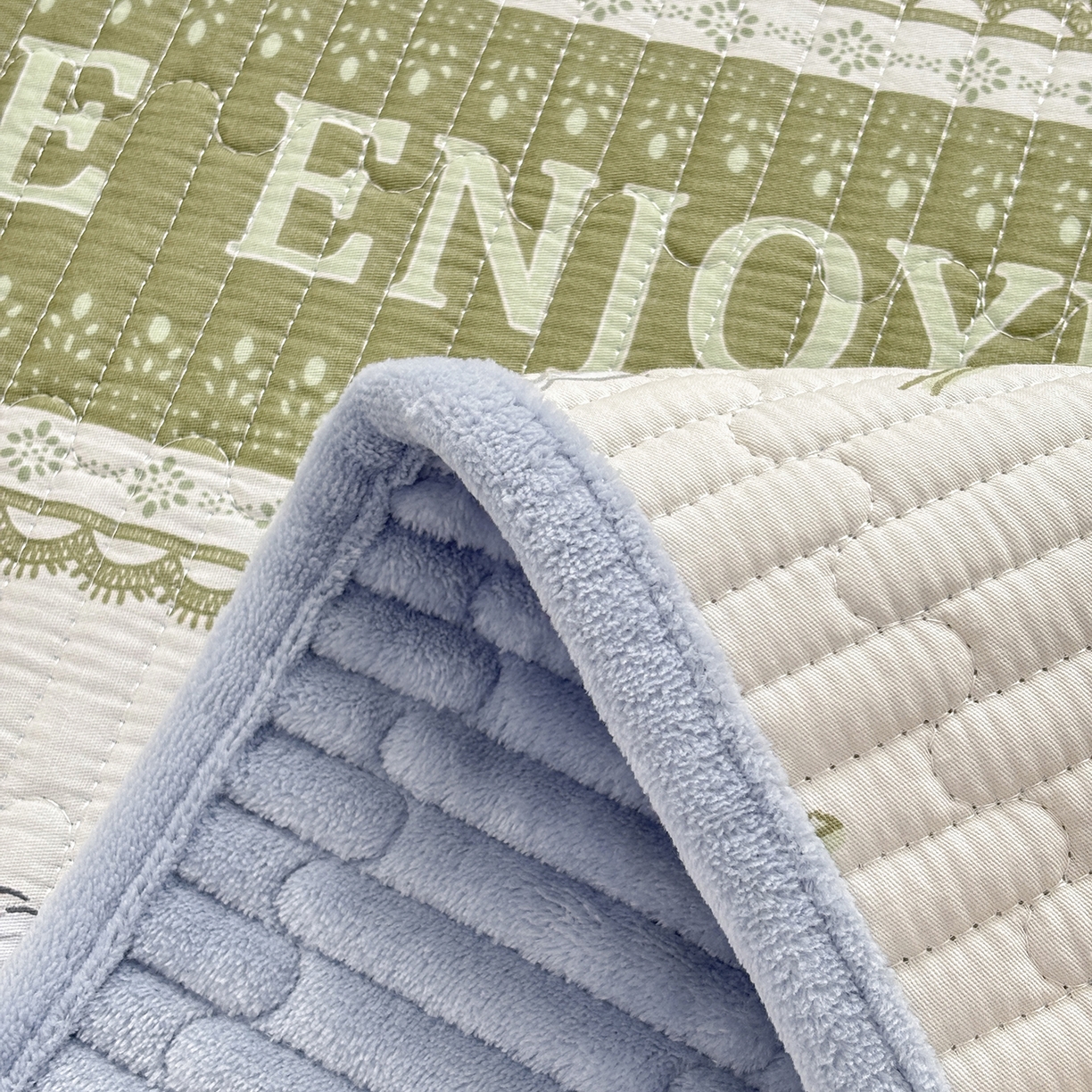 91家纺网 家纺一手货源 找家纺 金艾草 2025新款一面绒一面棉榻榻米大炕盖单件棉加绒床盖三件套A版全棉印花B版加厚牛奶绒 （提供买家秀） 风之恋