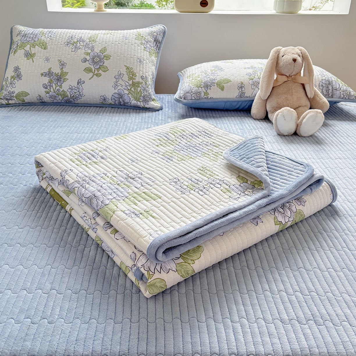 91家纺网 家纺一手货源 找家纺 金艾草 2025新款一面绒一面棉榻榻米大炕盖单件棉加绒床盖三件套A版全棉印花B版加厚牛奶绒 （提供买家秀） 风之恋