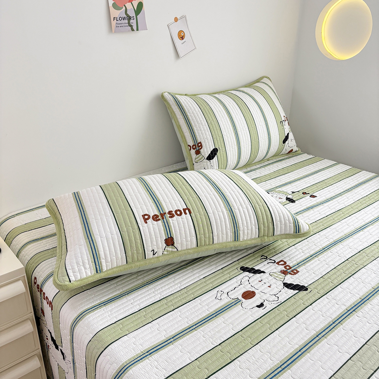 91家纺网 家纺一手货源 找家纺 金艾草 2025新款一面绒一面棉榻榻米大炕盖单件棉加绒床盖三件套A版全棉印花B版加厚牛奶绒 （提供买家秀） 萌趣狗