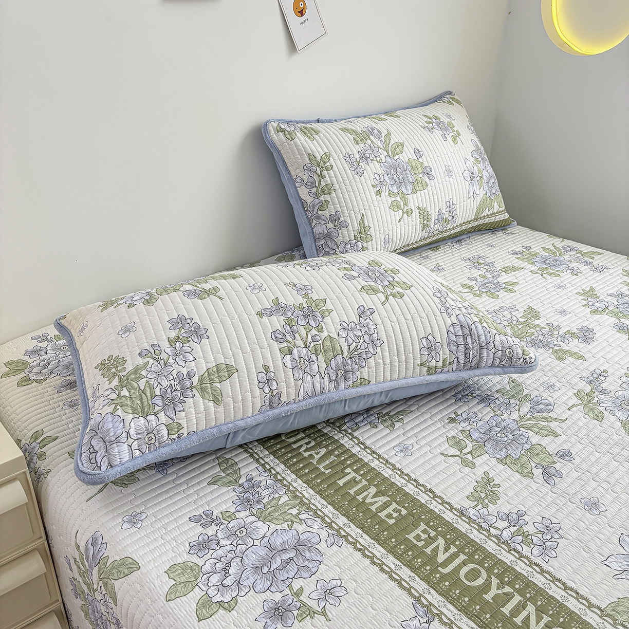 91家纺网 家纺一手货源 找家纺 金艾草 2025新款一面绒一面棉榻榻米大炕盖单件棉加绒床盖三件套A版全棉印花B版加厚牛奶绒 （提供买家秀） 风之恋