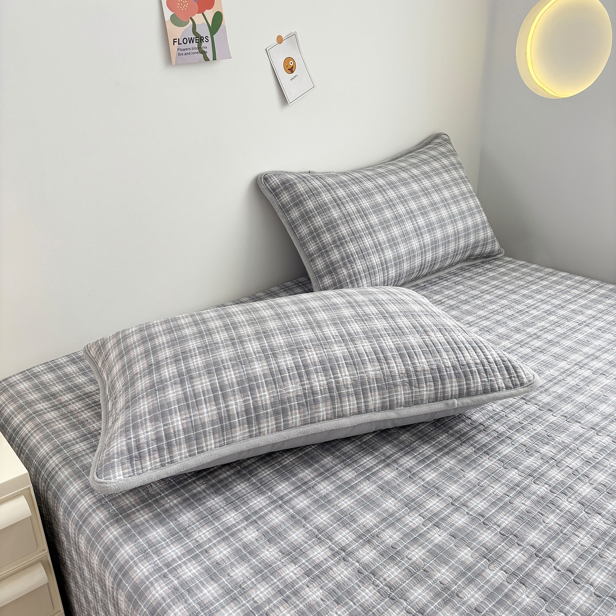 91家纺网 家纺一手货源 找家纺 金艾草 2025新款一面绒一面棉榻榻米大炕盖单件棉加绒床盖三件套A版全棉印花B版加厚牛奶绒 （提供买家秀） 时光灰-绒