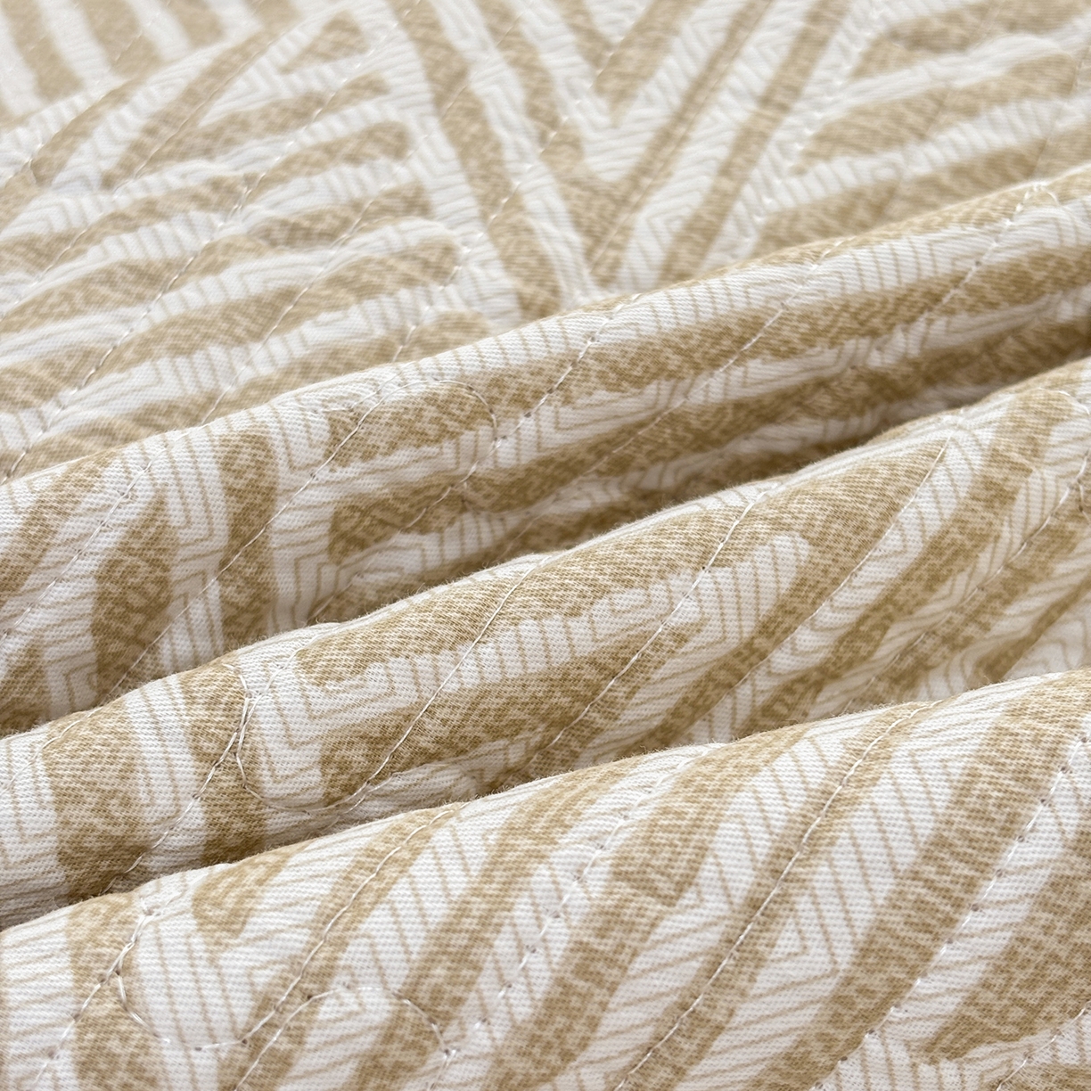 91家纺网 家纺一手货源 找家纺 金艾草 2025新款一面绒一面棉榻榻米大炕盖单件棉加绒床盖三件套A版全棉印花B版加厚牛奶绒 （提供买家秀） 卢卡斯