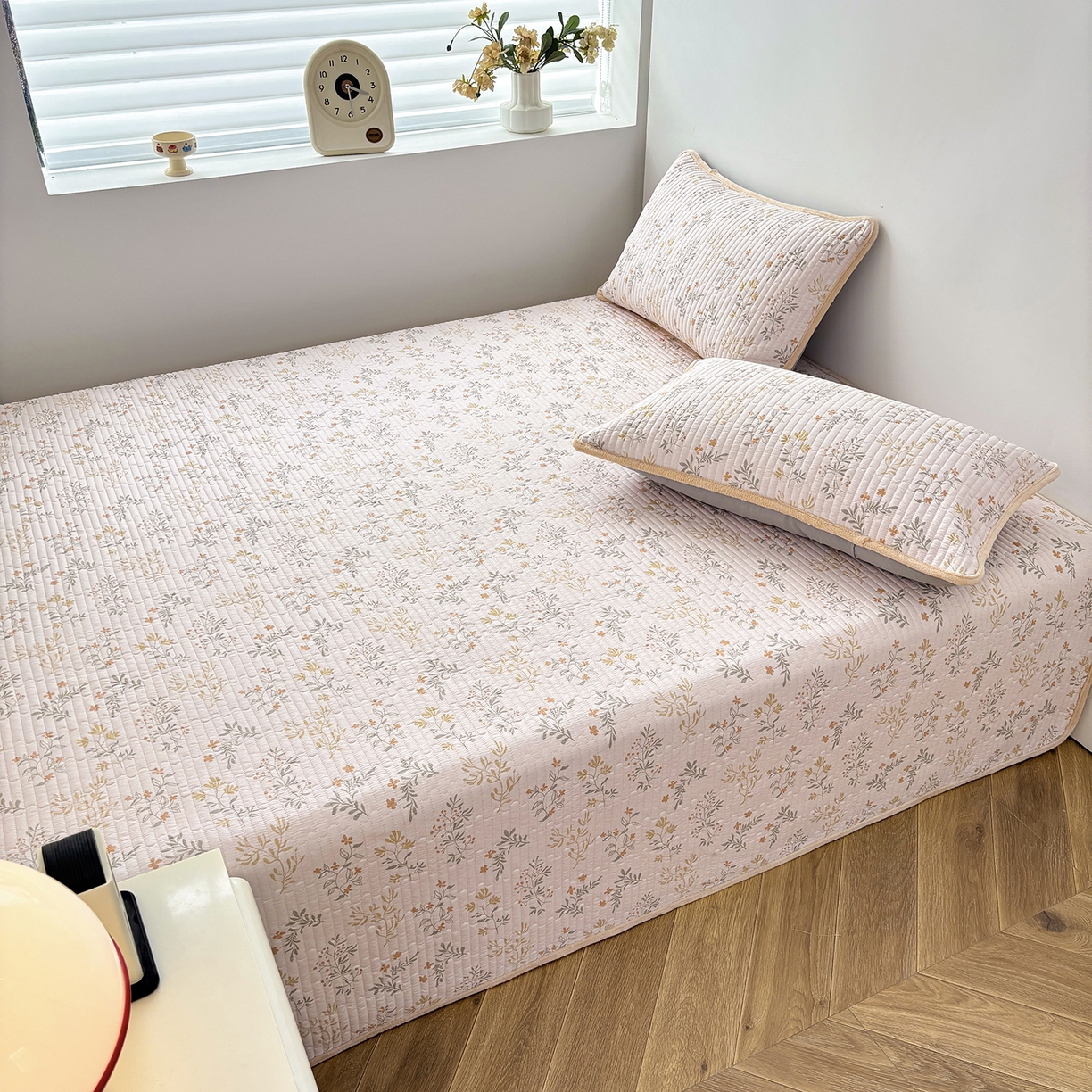 91家纺网 家纺一手货源 找家纺 金艾草 2025新款一面绒一面棉榻榻米大炕盖单件棉加绒床盖三件套A版全棉印花B版加厚牛奶绒 （提供买家秀） 醉梦希花