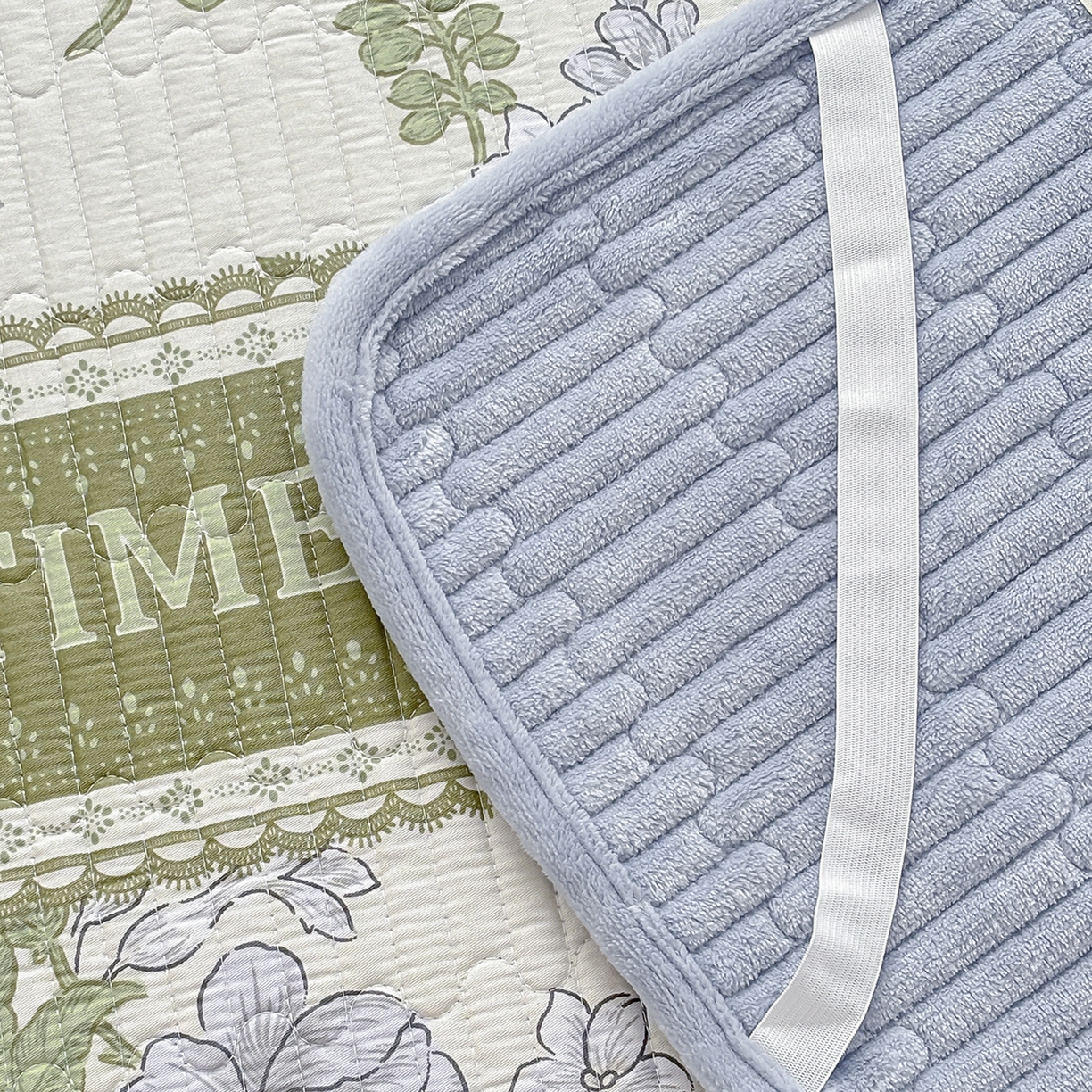 91家纺网 家纺一手货源 找家纺 金艾草 2025新款一面绒一面棉榻榻米大炕盖单件棉加绒床盖三件套A版全棉印花B版加厚牛奶绒 （提供买家秀） 风之恋