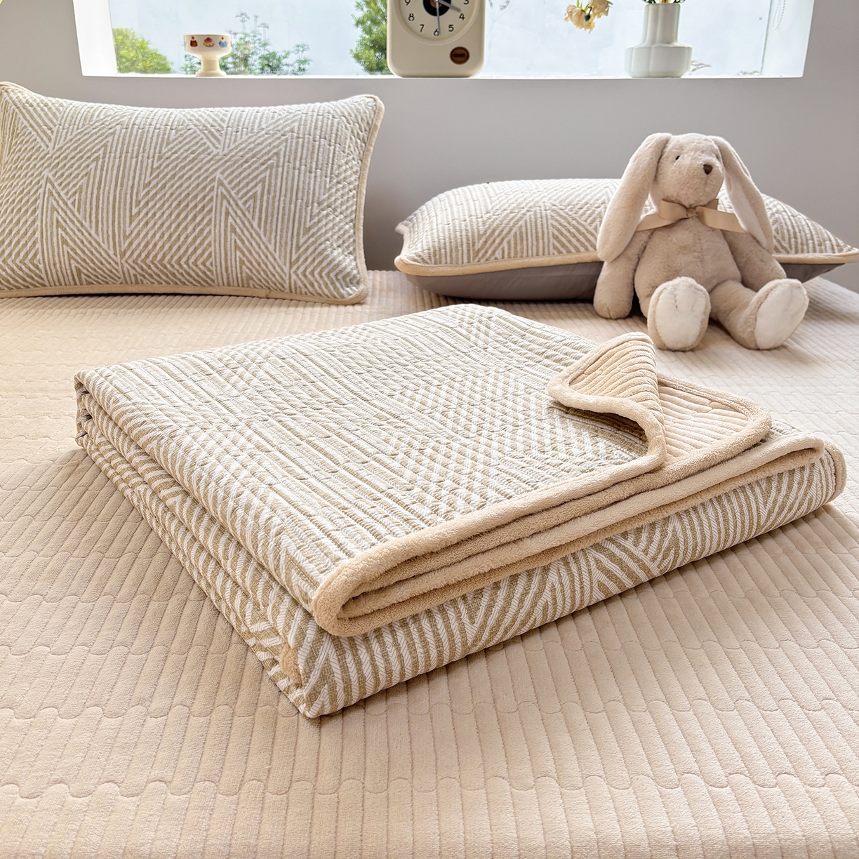 91家纺网 家纺一手货源 找家纺 金艾草 2025新款一面绒一面棉榻榻米大炕盖单件棉加绒床盖三件套A版全棉印花B版加厚牛奶绒 （提供买家秀） 卢卡斯