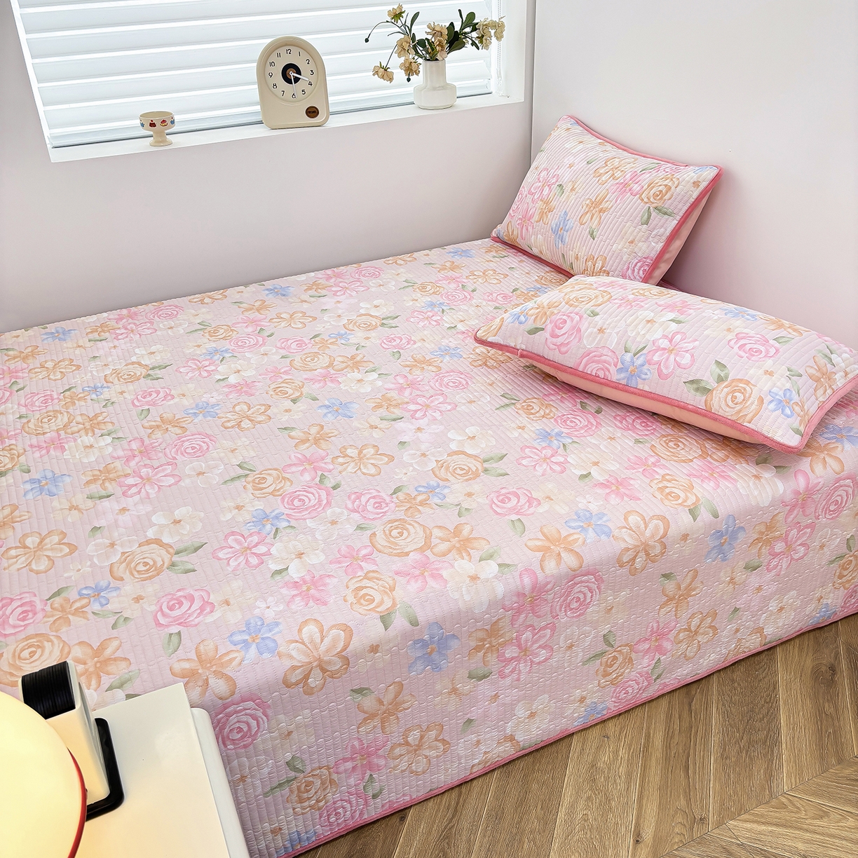 91家纺网 家纺一手货源 找家纺 金艾草 2025新款一面绒一面棉榻榻米大炕盖单件棉加绒床盖三件套A版全棉印花B版加厚牛奶绒 （提供买家秀） 兰香语-粉色