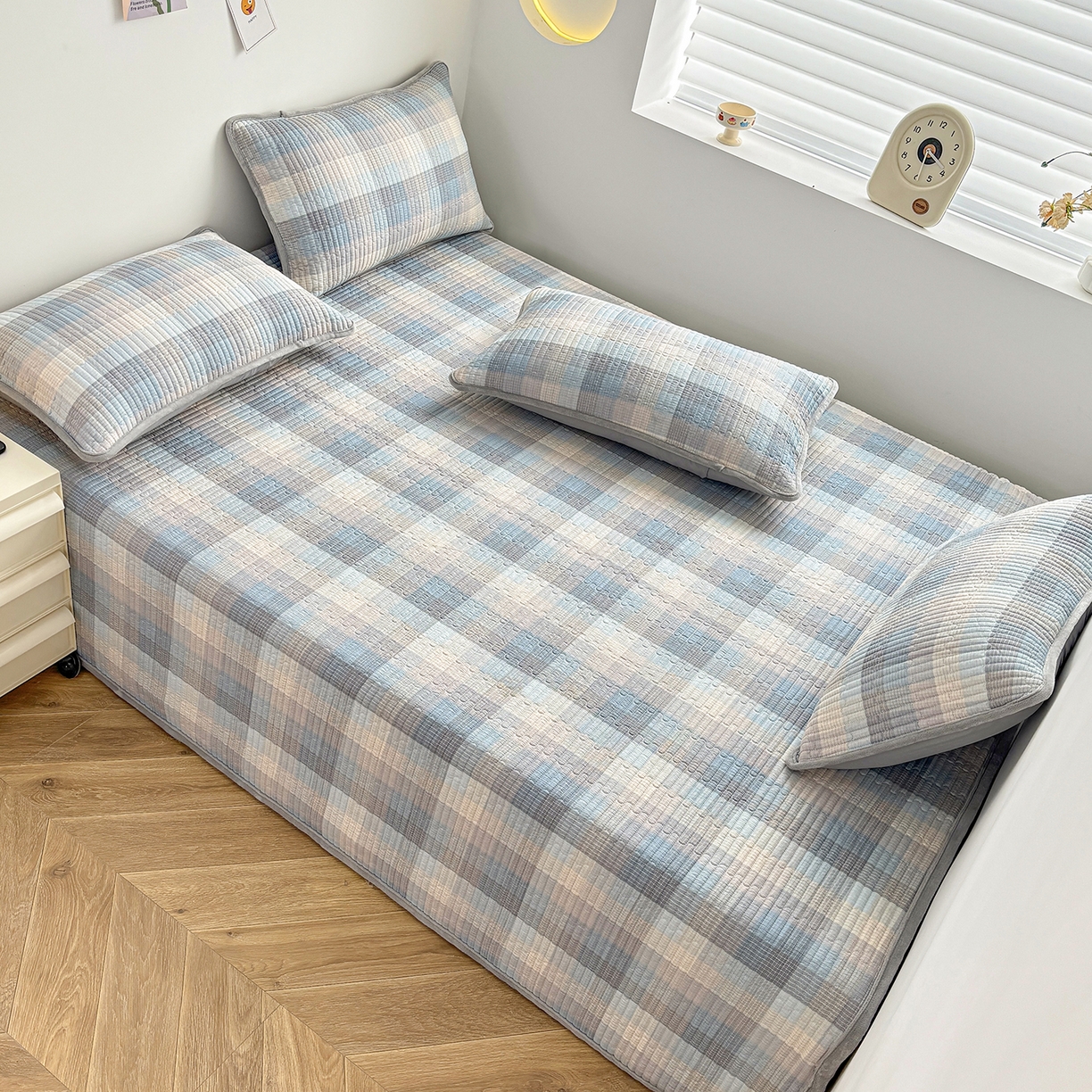 91家纺网 家纺一手货源 找家纺 金艾草 2025新款一面绒一面棉榻榻米大炕盖单件棉加绒床盖三件套A版全棉印花B版加厚牛奶绒 （提供买家秀） 苏轮-绒