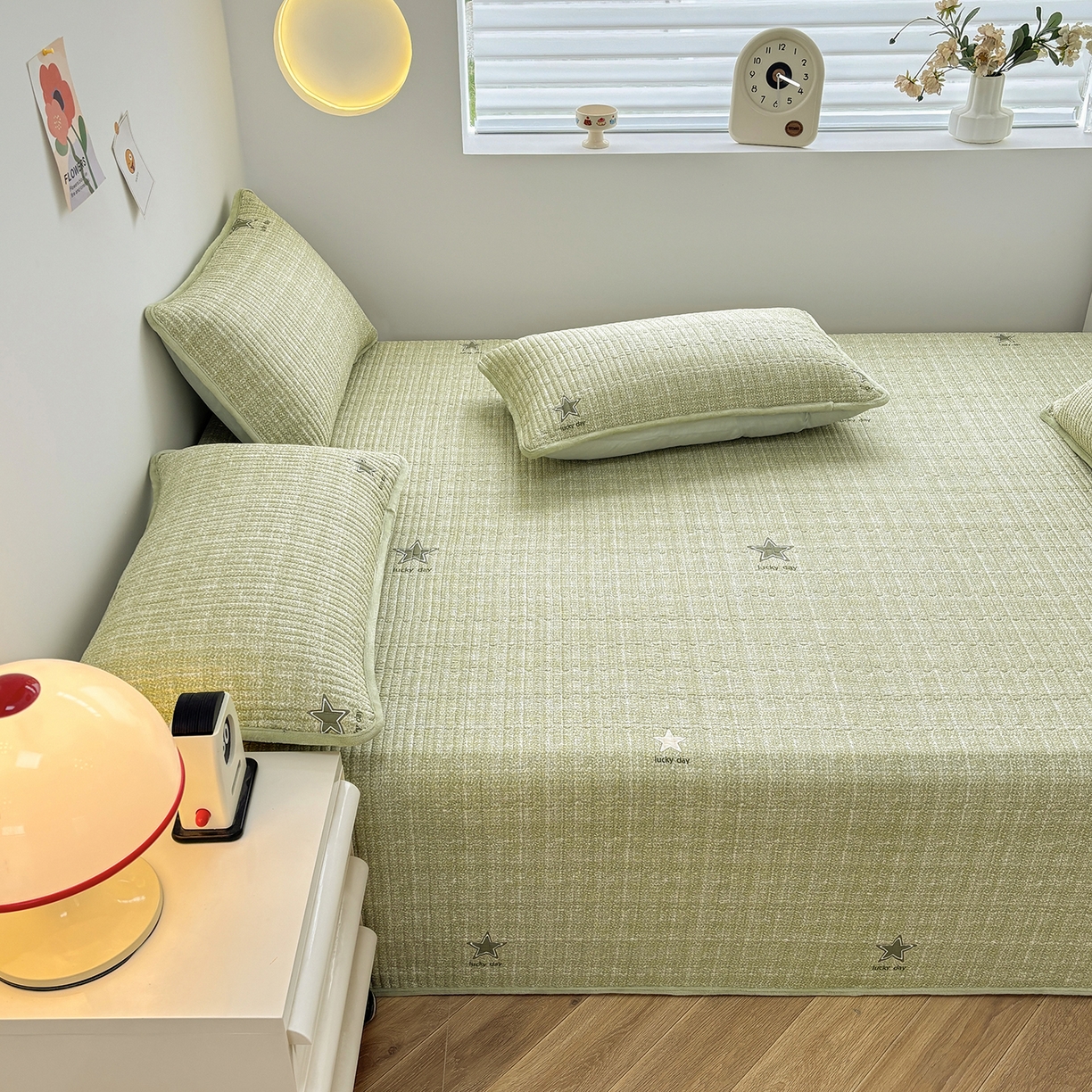 91家纺网 家纺一手货源 找家纺 金艾草 2025新款一面绒一面棉榻榻米大炕盖单件棉加绒床盖三件套A版全棉印花B版加厚牛奶绒 （提供买家秀） 五角星-绿色