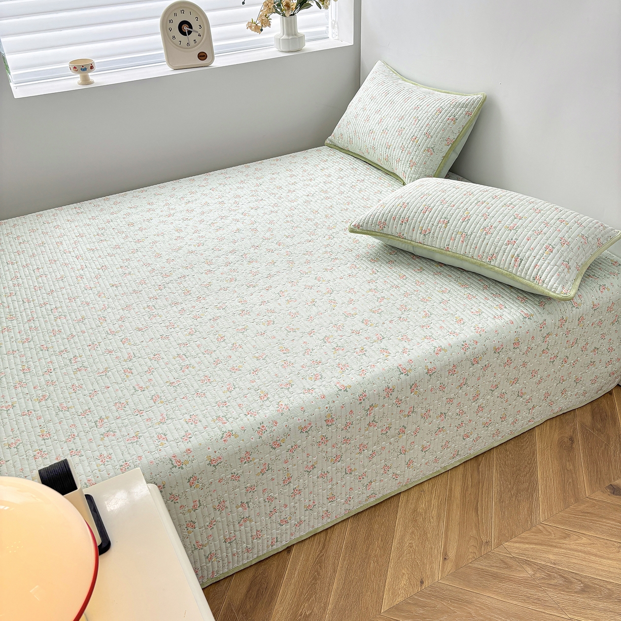 91家纺网 家纺一手货源 找家纺 金艾草 2025新款一面绒一面棉榻榻米大炕盖单件棉加绒床盖三件套A版全棉印花B版加厚牛奶绒 （提供买家秀） 南语花-绿色