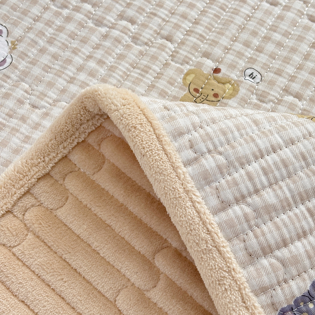 91家纺网 家纺一手货源 找家纺 金艾草 2025新款一面绒一面棉榻榻米大炕盖单件棉加绒床盖三件套A版全棉印花B版加厚牛奶绒 （提供买家秀） 咖色-字母