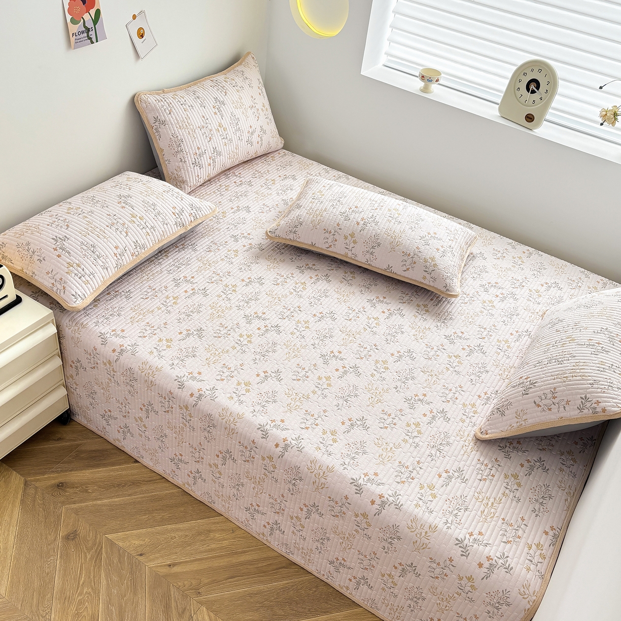 91家纺网 家纺一手货源 找家纺 金艾草 2025新款一面绒一面棉榻榻米大炕盖单件棉加绒床盖三件套A版全棉印花B版加厚牛奶绒 （提供买家秀） 醉梦希花