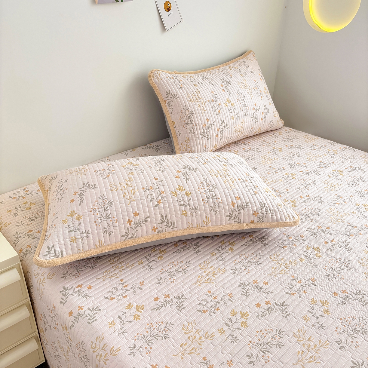 91家纺网 家纺一手货源 找家纺 金艾草 2025新款一面绒一面棉榻榻米大炕盖单件棉加绒床盖三件套A版全棉印花B版加厚牛奶绒 （提供买家秀） 醉梦希花