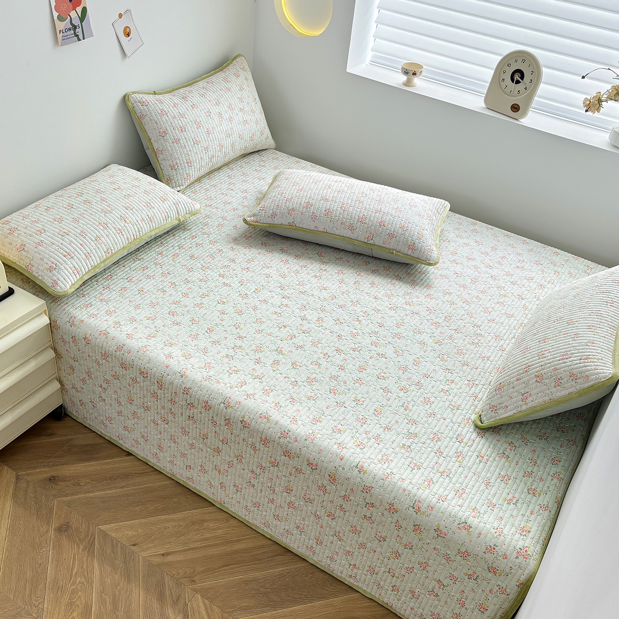 91家纺网 家纺一手货源 找家纺 金艾草 2025新款一面绒一面棉榻榻米大炕盖单件棉加绒床盖三件套A版全棉印花B版加厚牛奶绒 （提供买家秀） 南语花-绿色