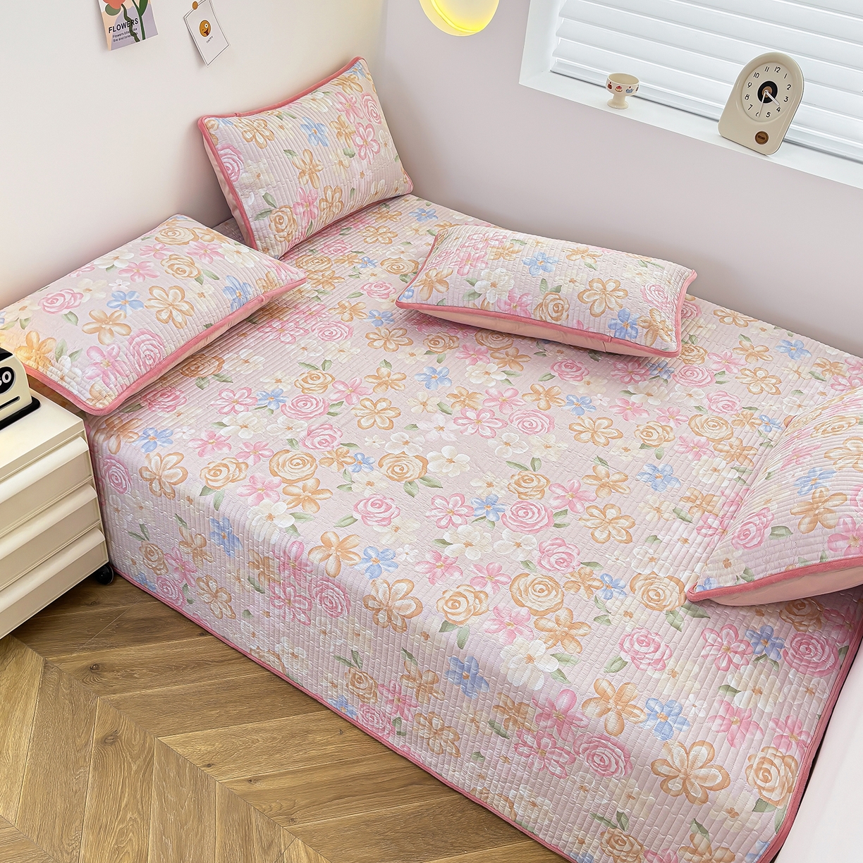 91家纺网 家纺一手货源 找家纺 金艾草 2025新款一面绒一面棉榻榻米大炕盖单件棉加绒床盖三件套A版全棉印花B版加厚牛奶绒 （提供买家秀） 兰香语-粉色