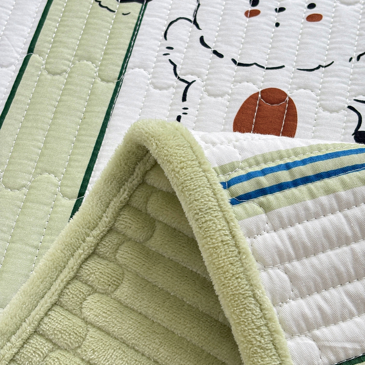 91家纺网 家纺一手货源 找家纺 金艾草 2025新款一面绒一面棉榻榻米大炕盖单件棉加绒床盖三件套A版全棉印花B版加厚牛奶绒 （提供买家秀） 萌趣狗