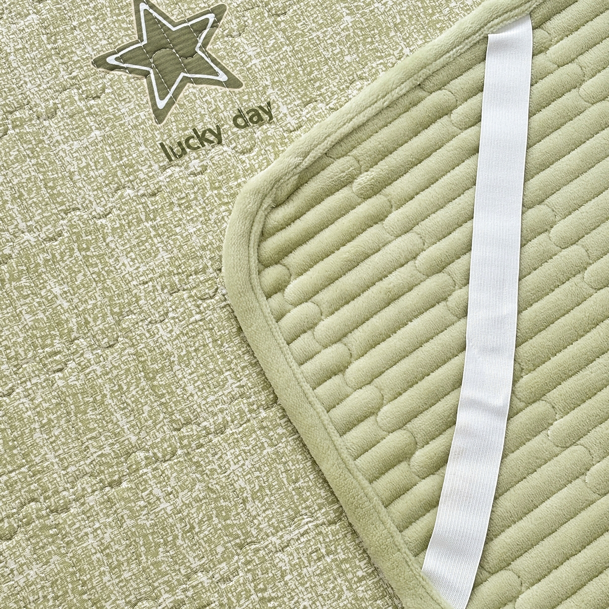 91家纺网 家纺一手货源 找家纺 金艾草 2025新款一面绒一面棉榻榻米大炕盖单件棉加绒床盖三件套A版全棉印花B版加厚牛奶绒 （提供买家秀） 五角星-绿色