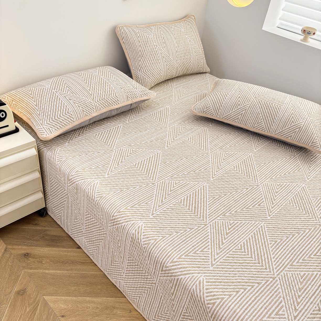 91家纺网 家纺一手货源 找家纺 金艾草 2025新款一面绒一面棉榻榻米大炕盖单件棉加绒床盖三件套A版全棉印花B版加厚牛奶绒 （提供买家秀） 卢卡斯