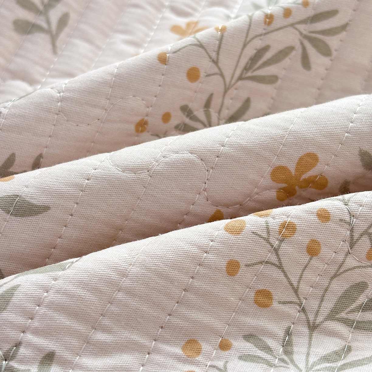 91家纺网 家纺一手货源 找家纺 金艾草 2025新款一面绒一面棉榻榻米大炕盖单件棉加绒床盖三件套A版全棉印花B版加厚牛奶绒 （提供买家秀） 醉梦希花