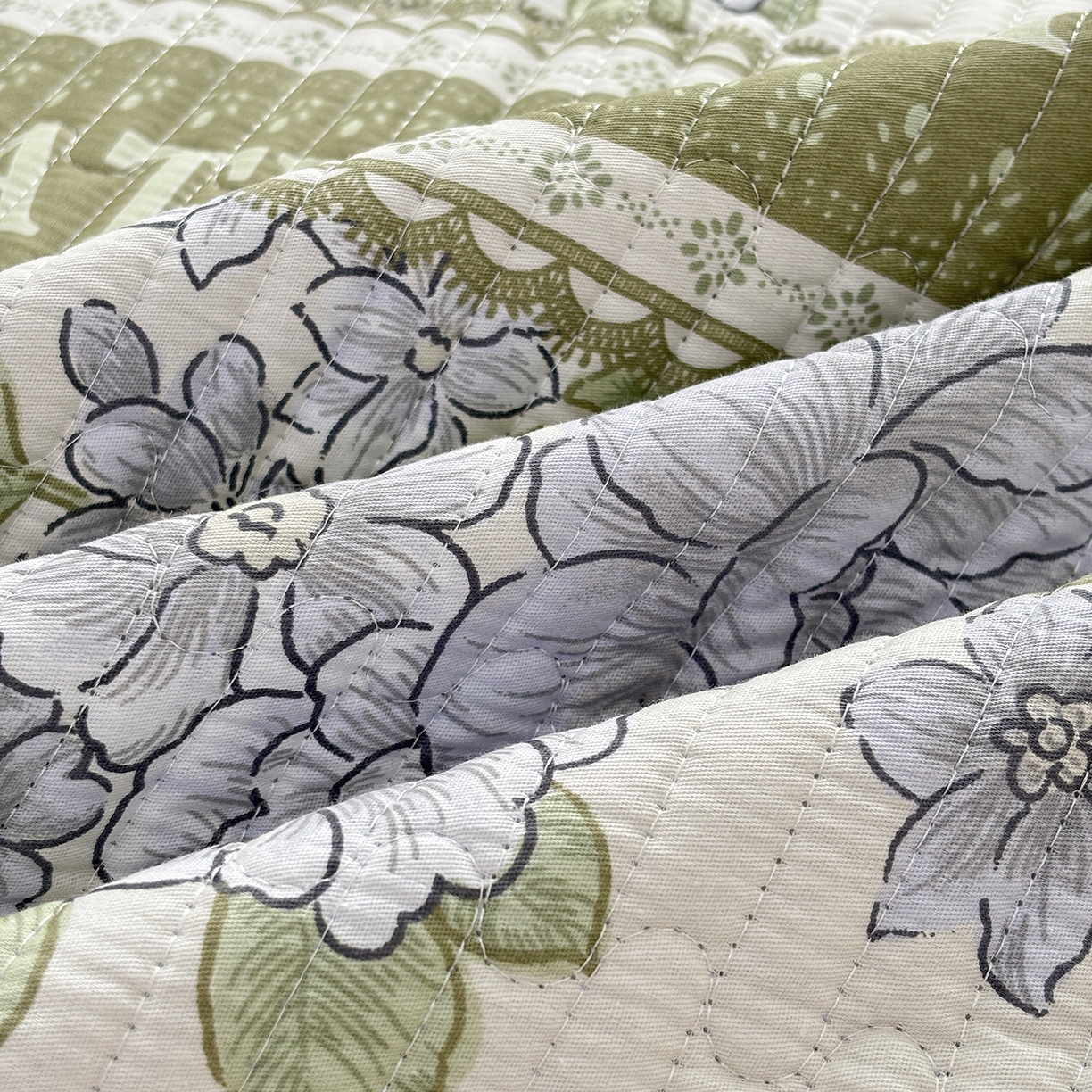 91家纺网 家纺一手货源 找家纺 金艾草 2025新款一面绒一面棉榻榻米大炕盖单件棉加绒床盖三件套A版全棉印花B版加厚牛奶绒 （提供买家秀） 风之恋