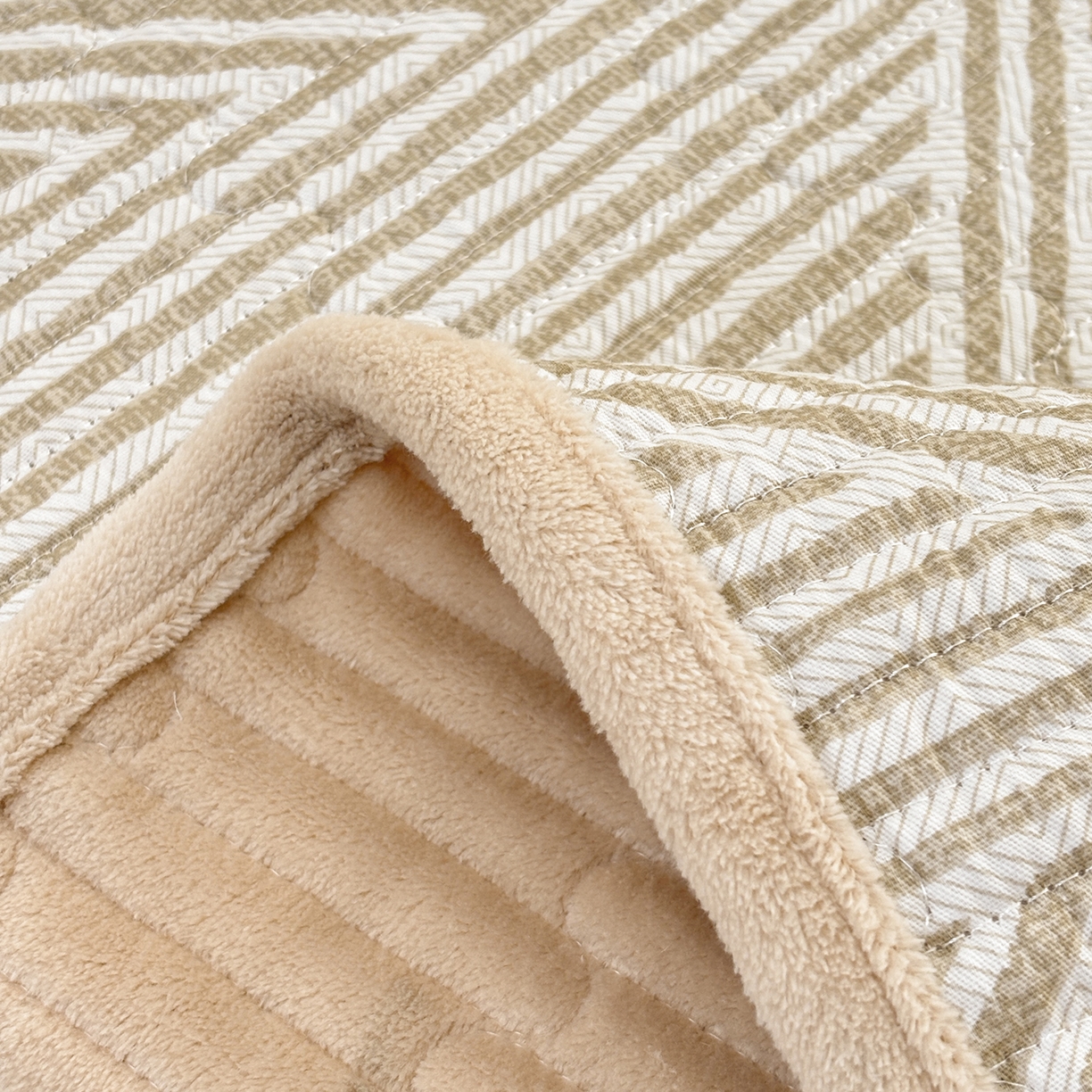 91家纺网 家纺一手货源 找家纺 金艾草 2025新款一面绒一面棉榻榻米大炕盖单件棉加绒床盖三件套A版全棉印花B版加厚牛奶绒 （提供买家秀） 卢卡斯