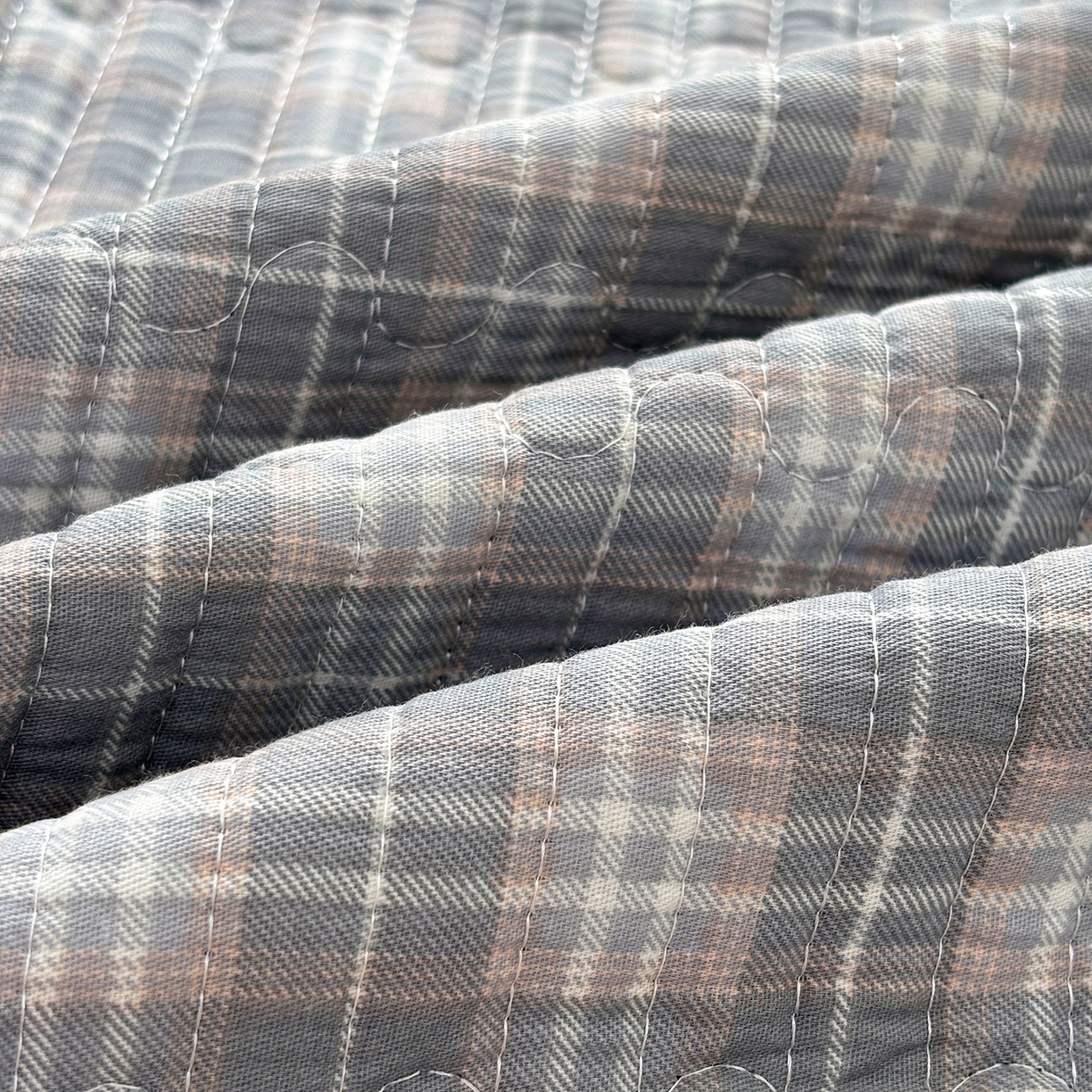 91家纺网 家纺一手货源 找家纺 金艾草 2025新款一面绒一面棉榻榻米大炕盖单件棉加绒床盖三件套A版全棉印花B版加厚牛奶绒 （提供买家秀） 时光灰-绒