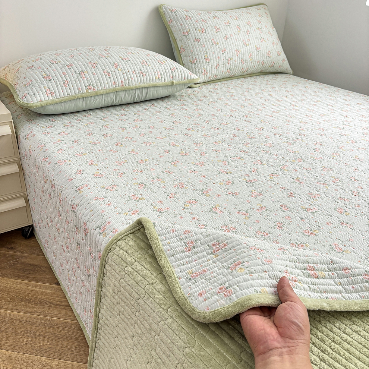 91家纺网 家纺一手货源 找家纺 金艾草 2025新款一面绒一面棉榻榻米大炕盖单件棉加绒床盖三件套A版全棉印花B版加厚牛奶绒 （提供买家秀） 南语花-绿色