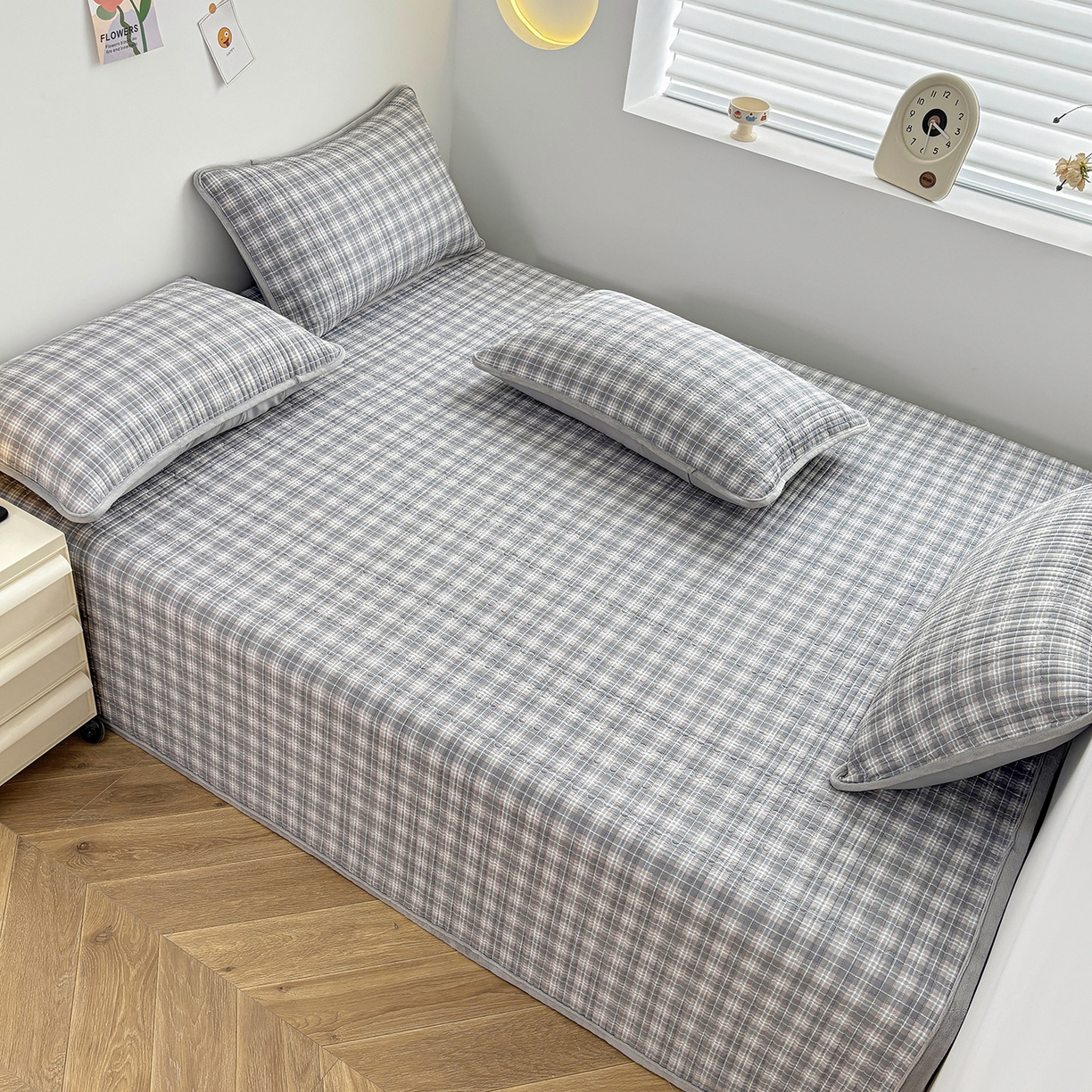 91家纺网 家纺一手货源 找家纺 金艾草 2025新款一面绒一面棉榻榻米大炕盖单件棉加绒床盖三件套A版全棉印花B版加厚牛奶绒 （提供买家秀） 时光灰-绒