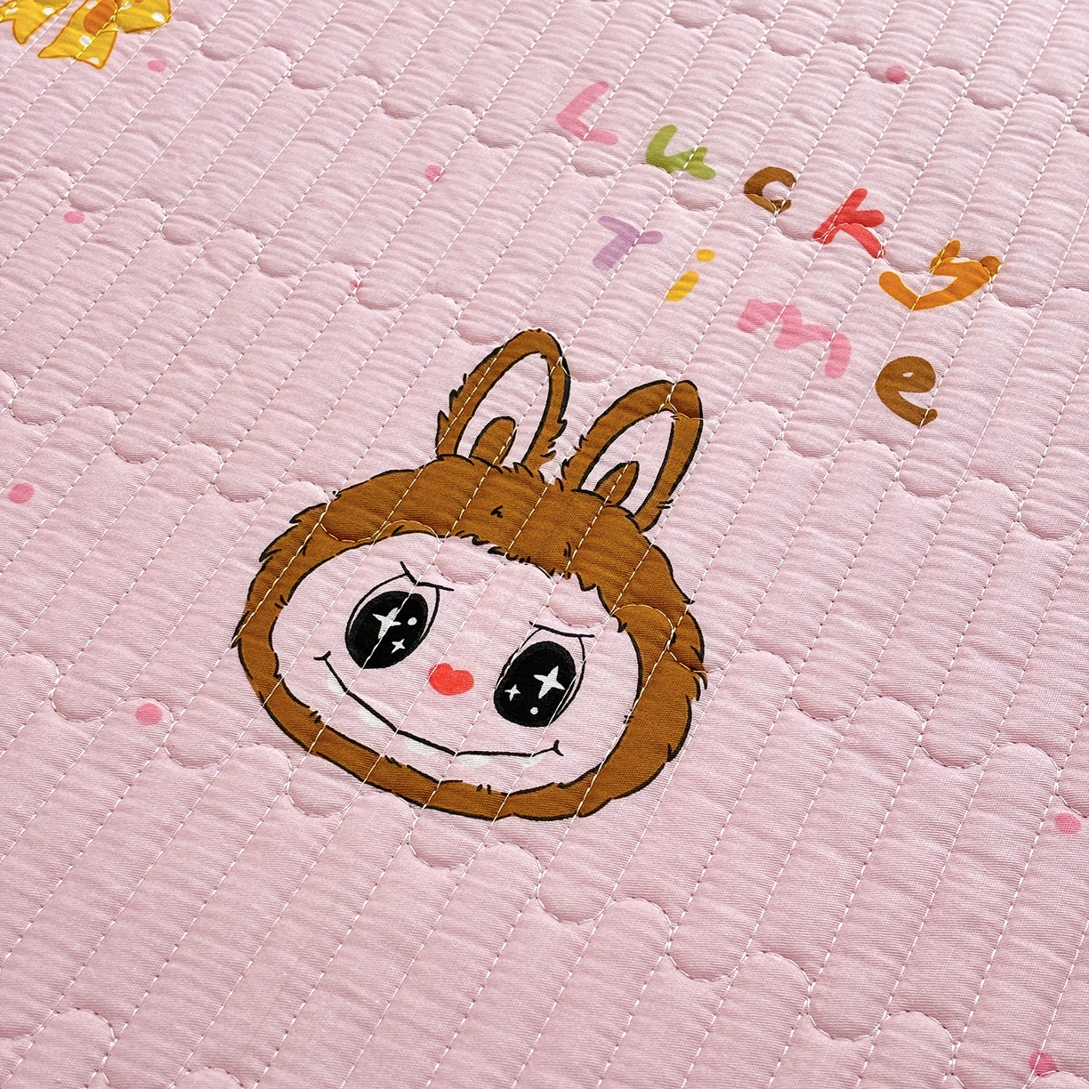 91家纺网 家纺一手货源 找家纺 金艾草 2025新款一面绒一面棉榻榻米大炕盖单件棉加绒床盖三件套A版全棉印花B版加厚牛奶绒 （提供买家秀） 拉布布-粉色